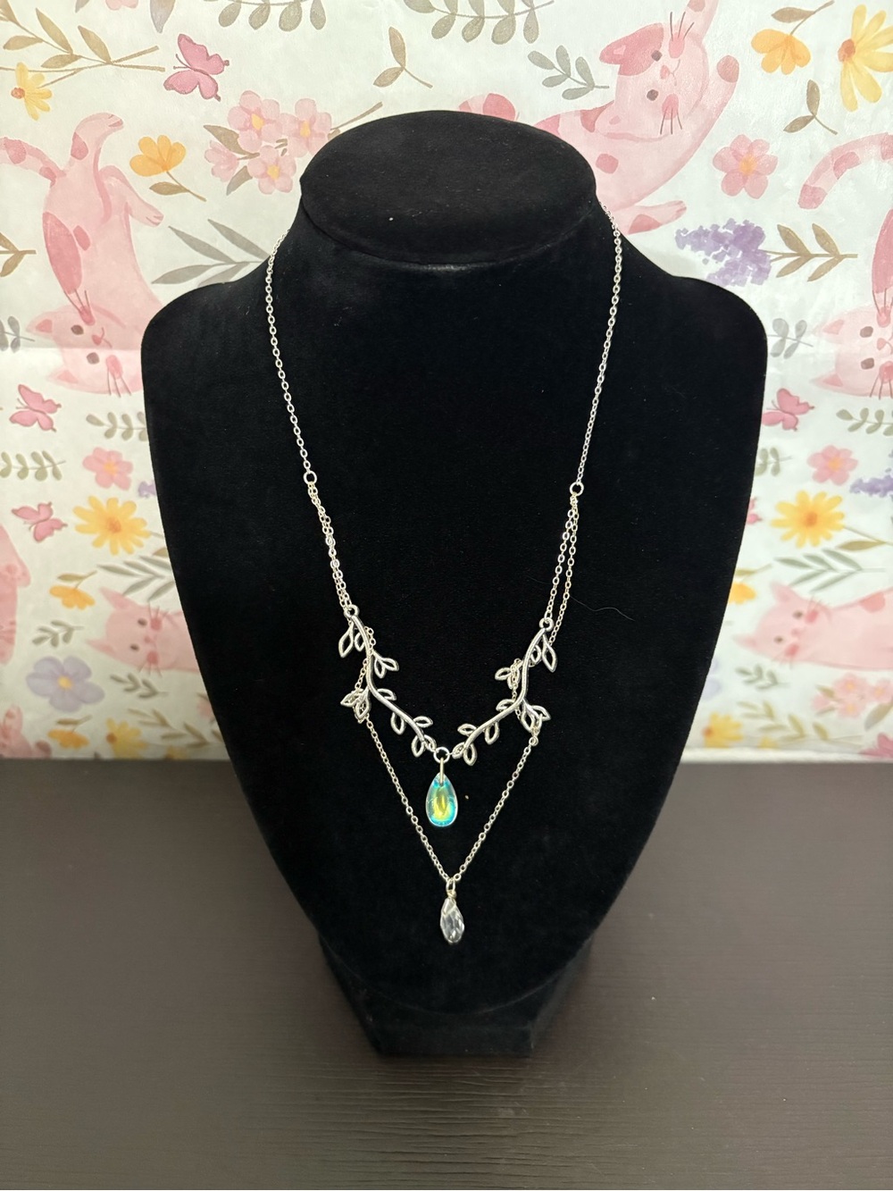 Handmade ethereal Elven style silver tone leaf necklace teardrop pendant. NWB